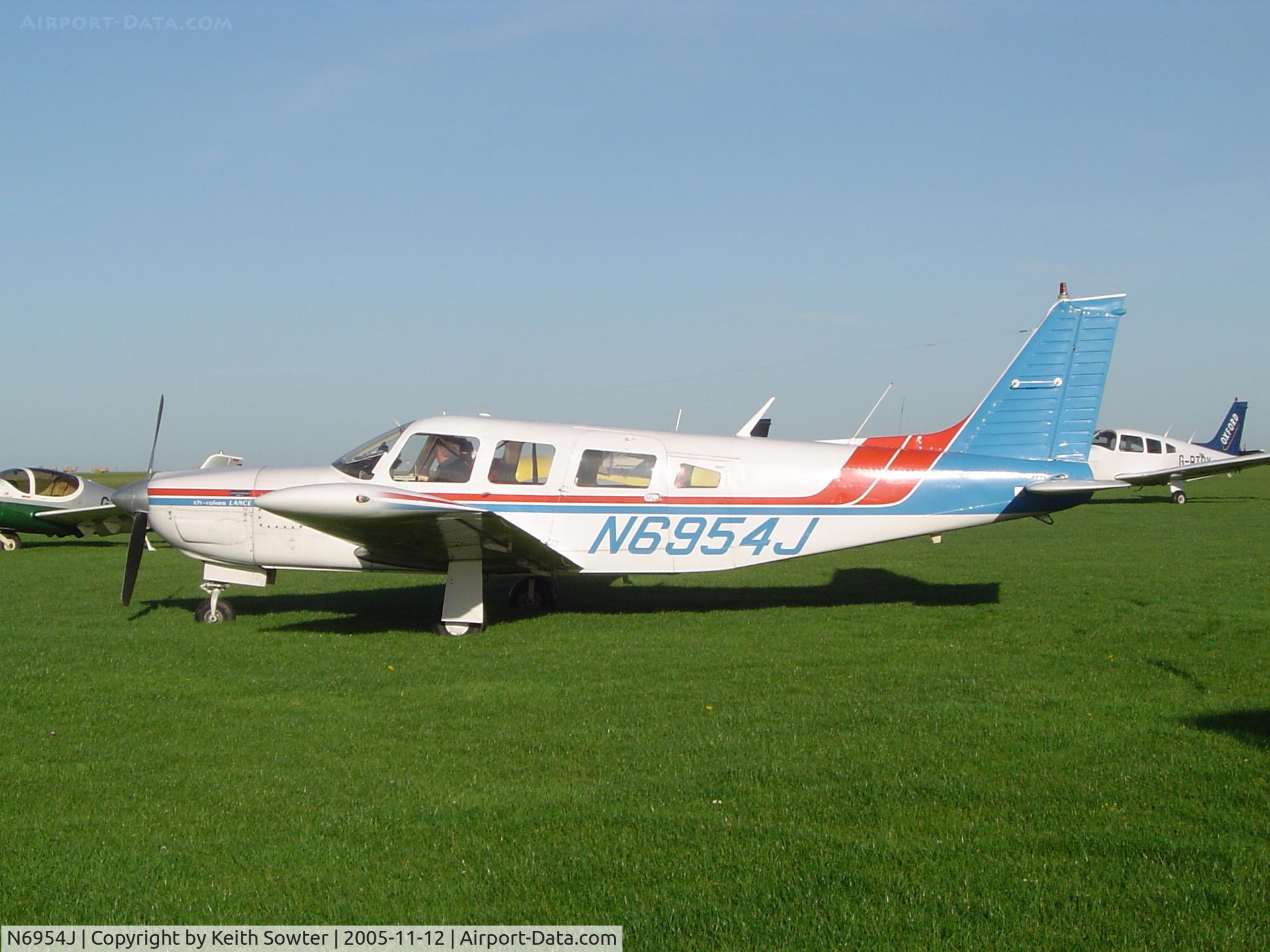 N6954J, 1976 Piper PA-32R-300 Cherokee Lance C/N 32R-7680394, Flyin visitor