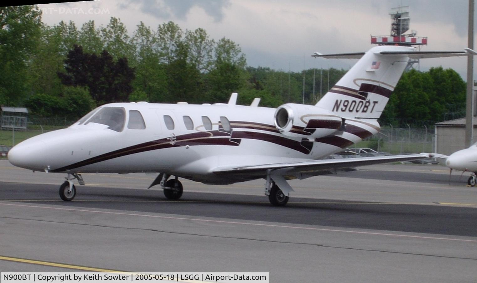 N900BT, 2000 Cessna 525 CitationJet CJ1 C/N 525-0377, Geneva airport