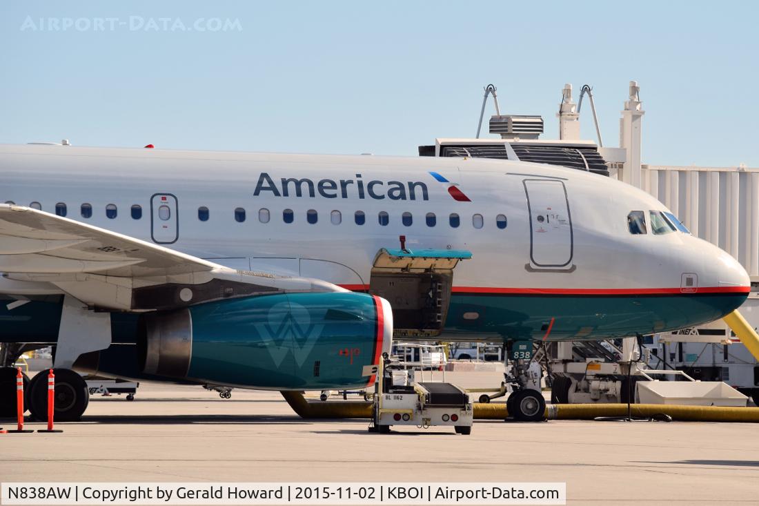 N838AW, 2005 Airbus A319-132 C/N 2615, Unloading.