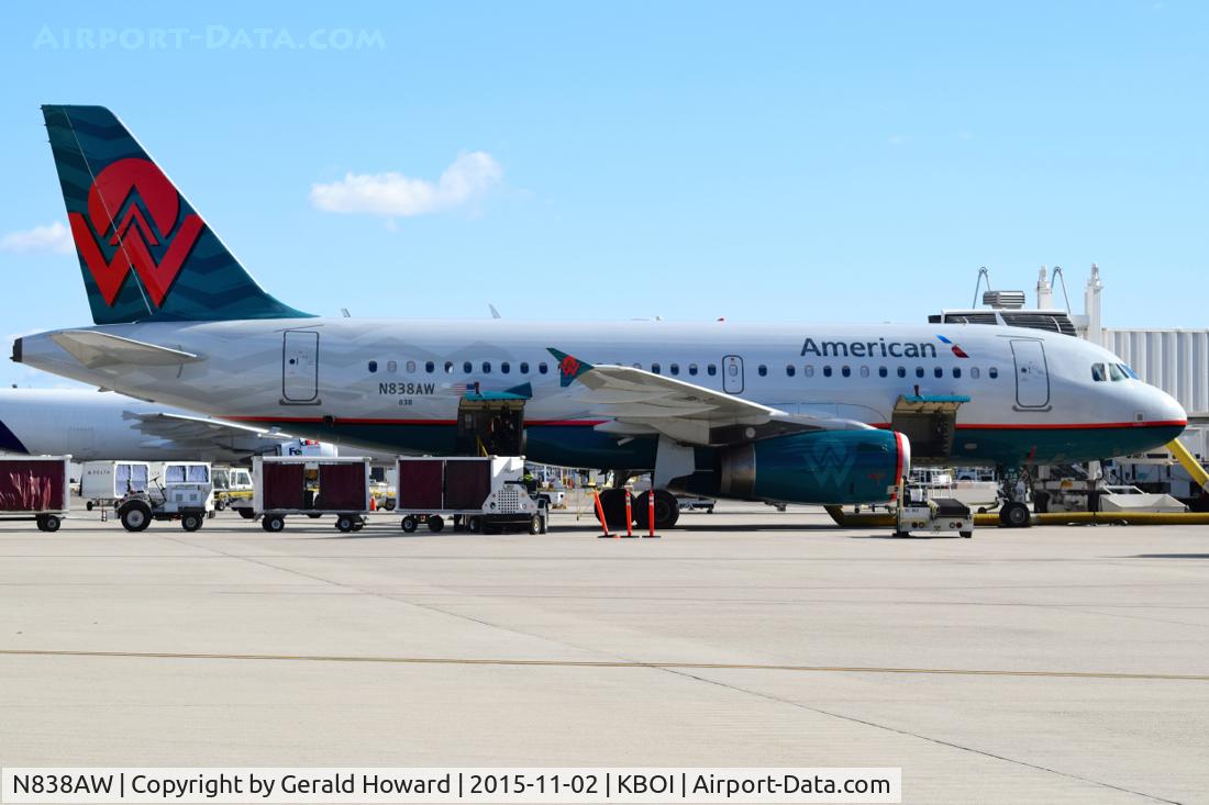 N838AW, 2005 Airbus A319-132 C/N 2615, Parked at the gate.
