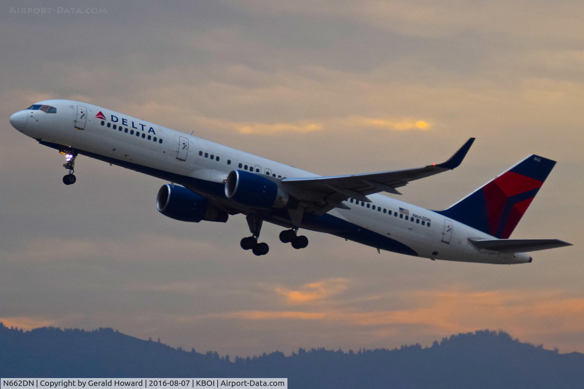 N662DN, 1991 Boeing 757-232 C/N 24991, Departing RWY 28R.