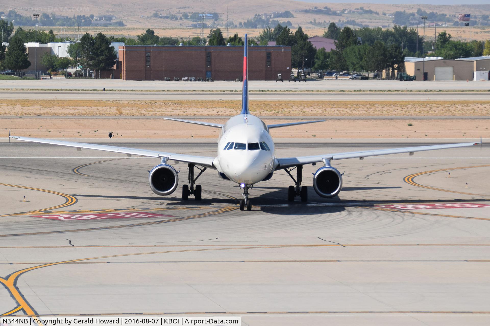 N344NB, 2002 Airbus A319-114 C/N 1766, Turning off RWY 28R.