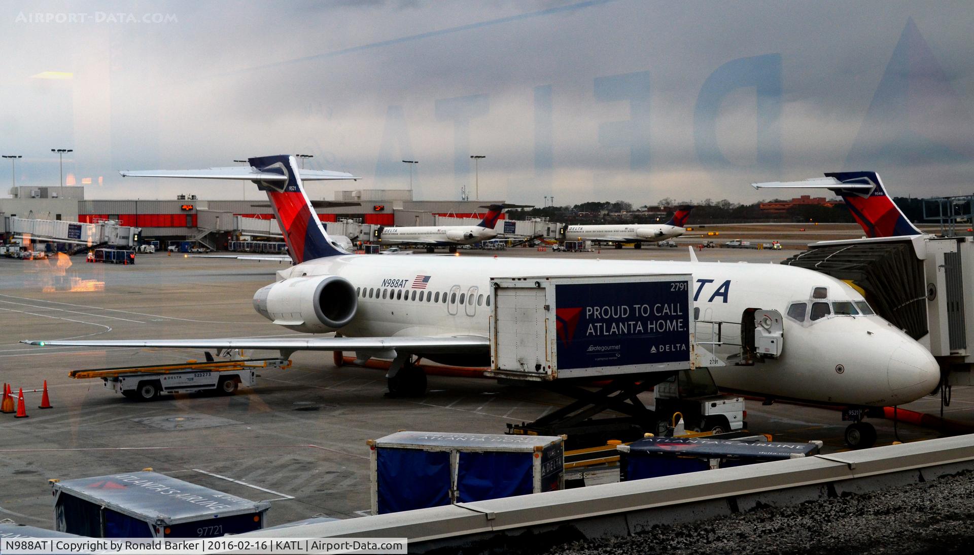 N988AT, 2001 Boeing 717-200 C/N 55068, At the gate Atlanta