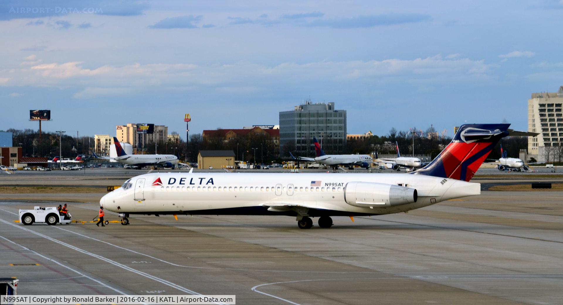 N995AT, 2002 Boeing 717-200 C/N 55139, Push back Atlanta
