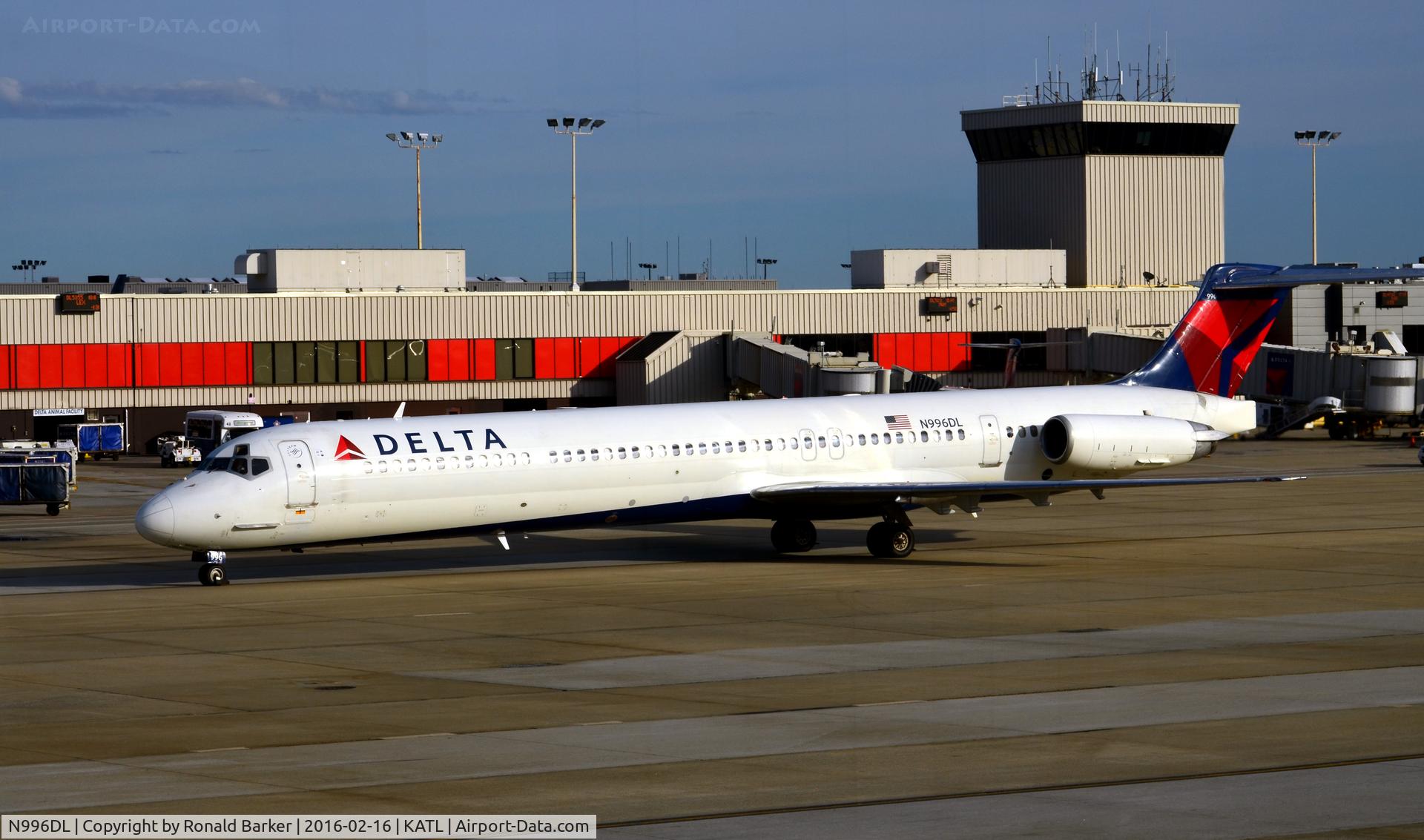N996DL, 1991 McDonnell Douglas MD-88 C/N 53363, Taxi Atlanta