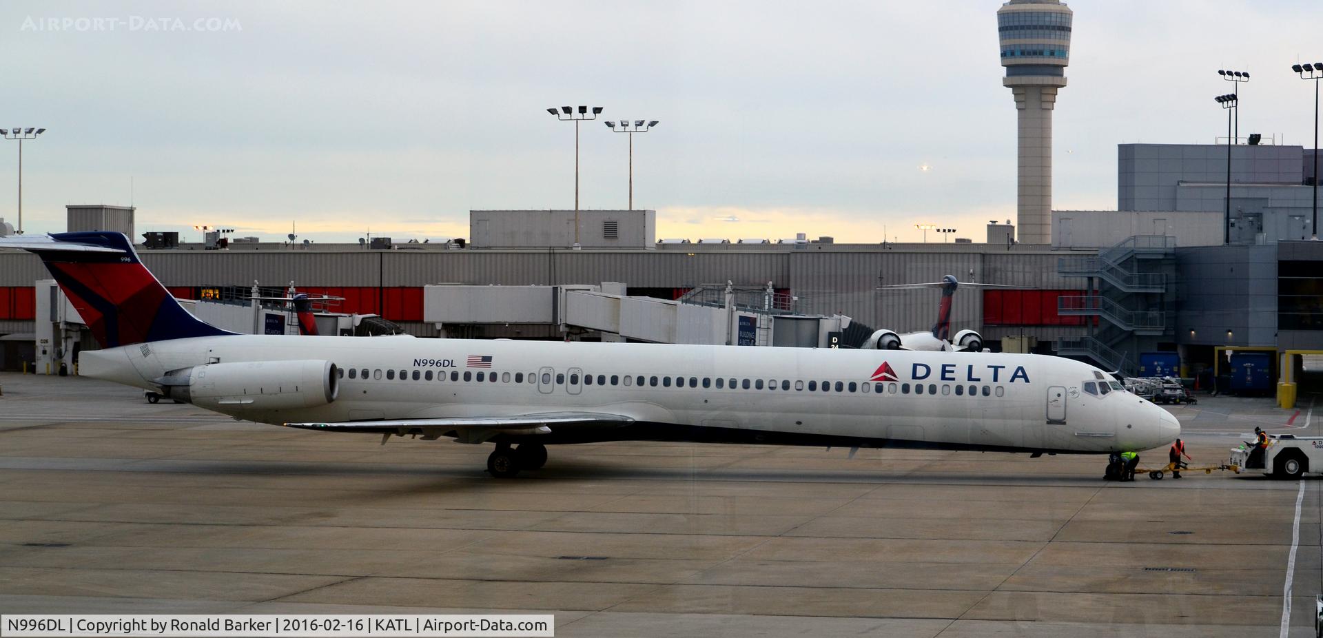 N996DL, 1991 McDonnell Douglas MD-88 C/N 53363, Push back Atlanta
