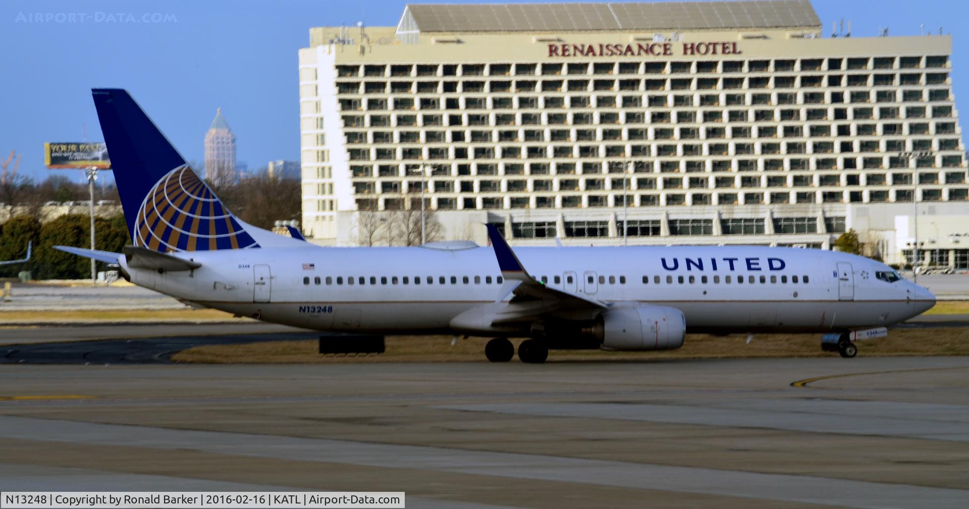 N13248, 1999 Boeing 737-824 C/N 28808, Taxi Atlanta