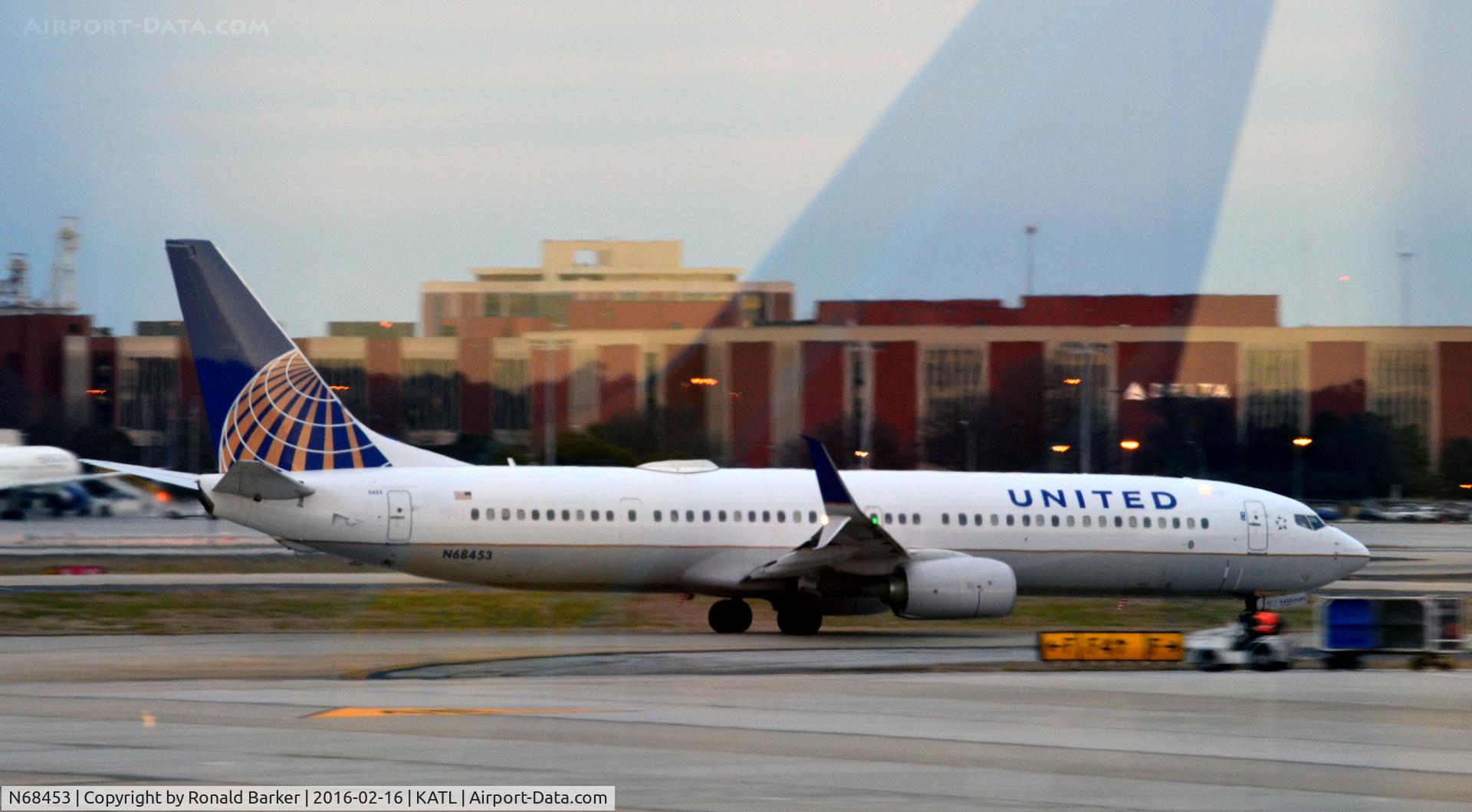 N68453, 2012 Boeing 737-924/ER C/N 41742, Taxi Atlanta