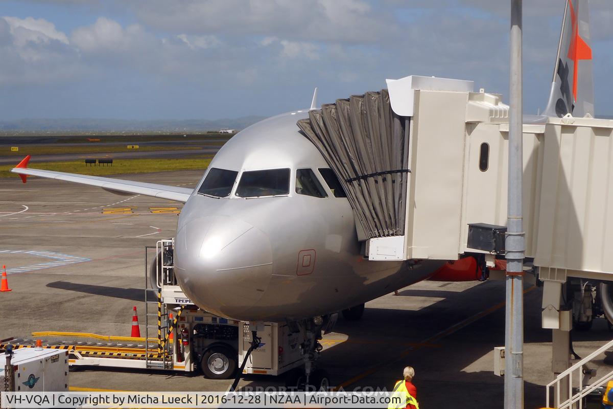 VH-VQA, 2009 Airbus A320-232 C/N 3783, At Auckland