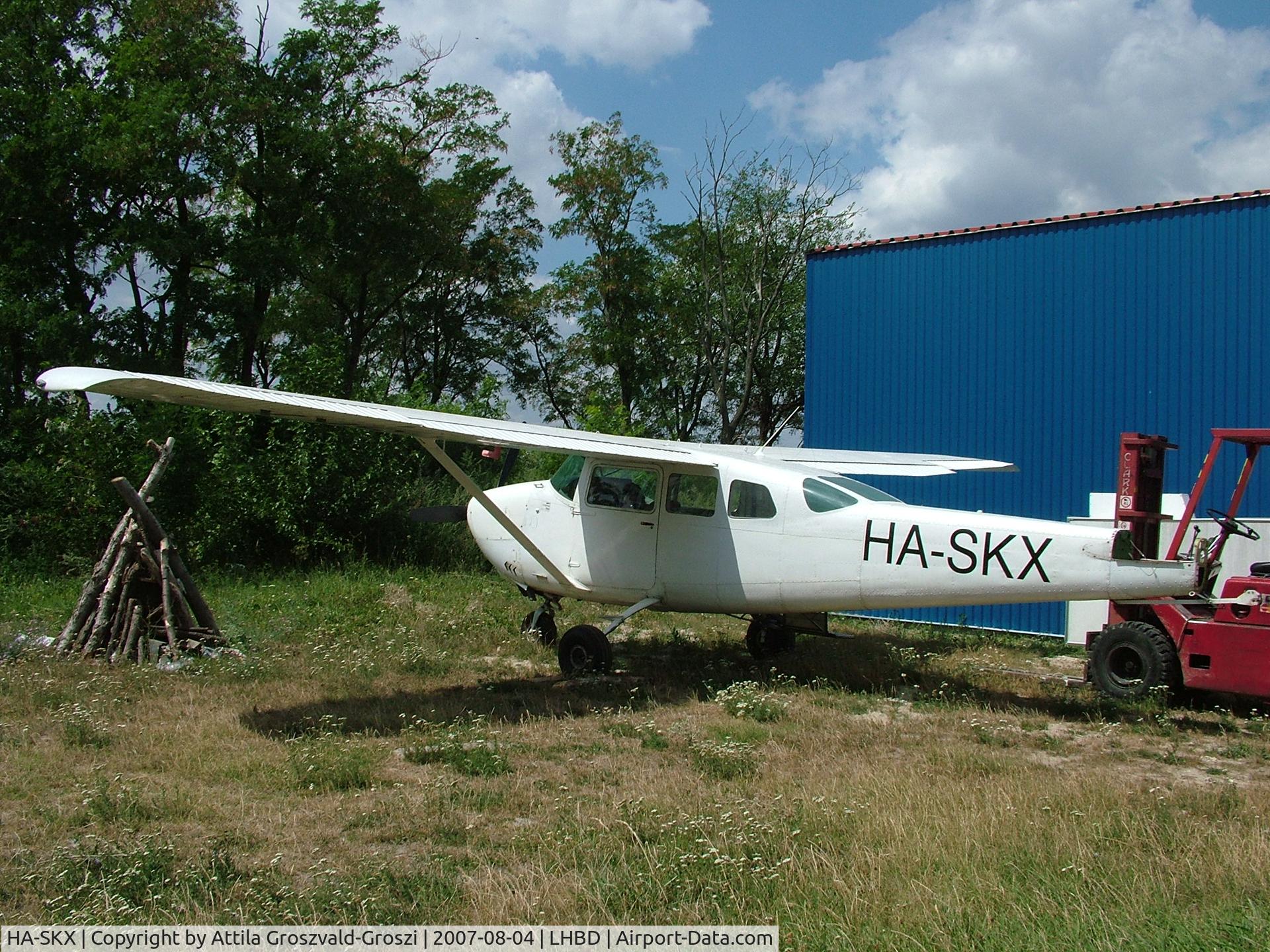 HA-SKX, 1964 Cessna U206A Super Skywagon C/N U206-0433, Börgönd Airport, Hungary