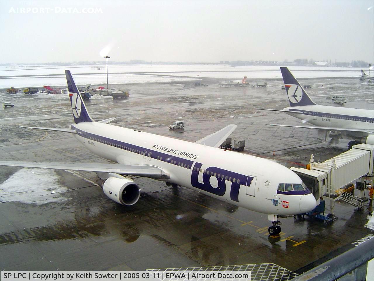SP-LPC, 1997 Boeing 767-35D/ER C/N 28656, On stand