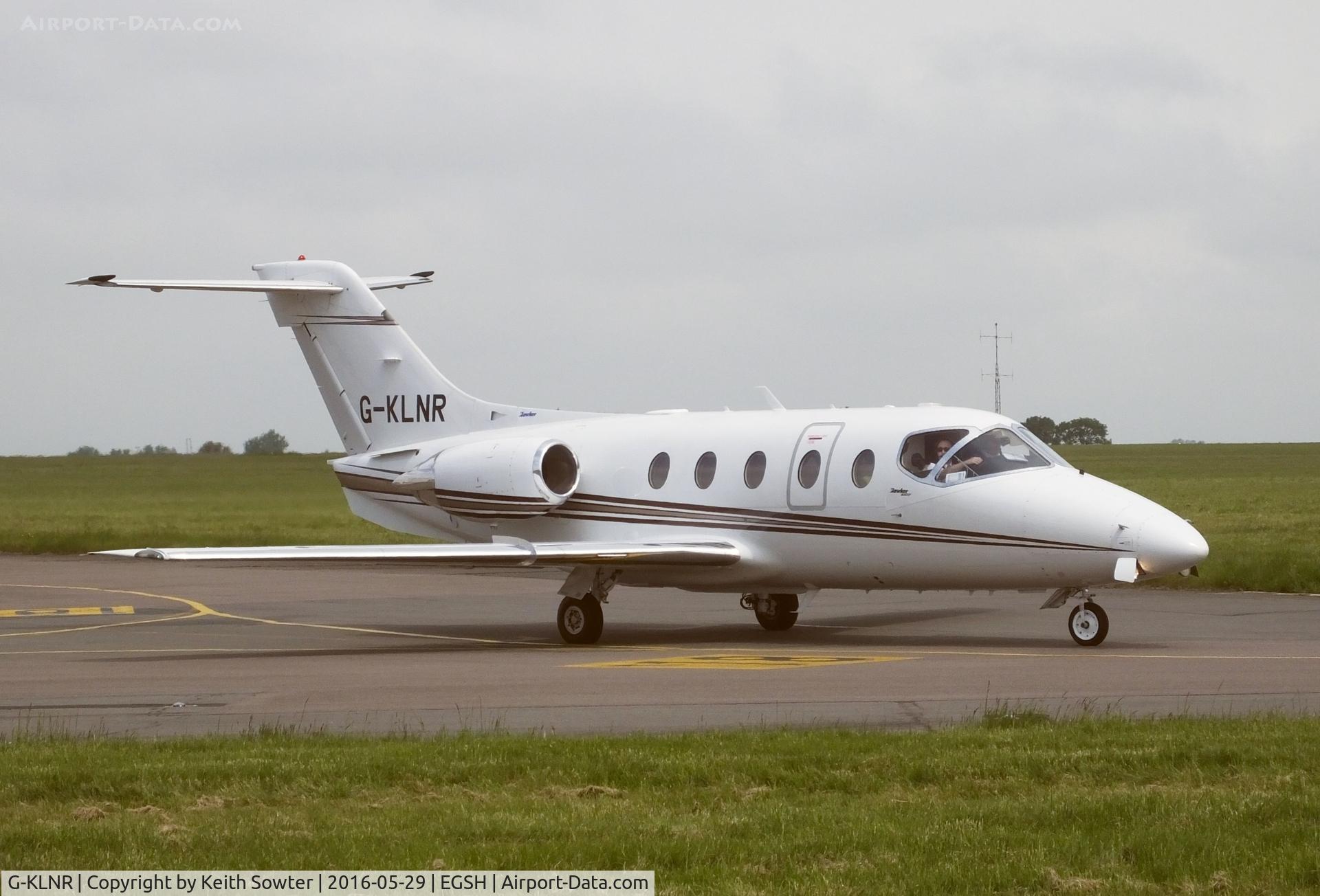 G-KLNR, 2009 Raytheon Hawker 400XP C/N RK-552, Taxying out