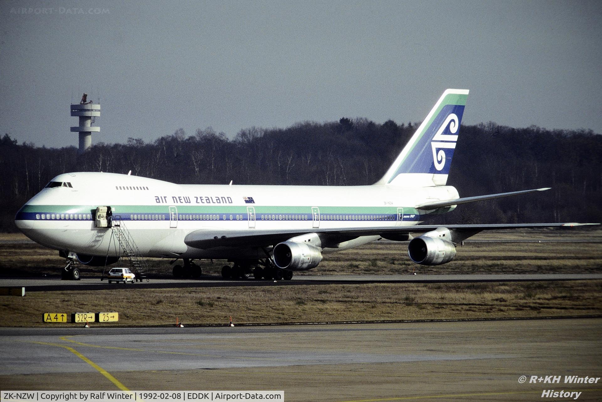 ZK-NZW, 1981 Boeing 747-219B C/N 22723, Boeing 747-219B - Air New Zealand 'Tainuni' - ZK-NZW . 08.02.1992 - CGN - From a slide