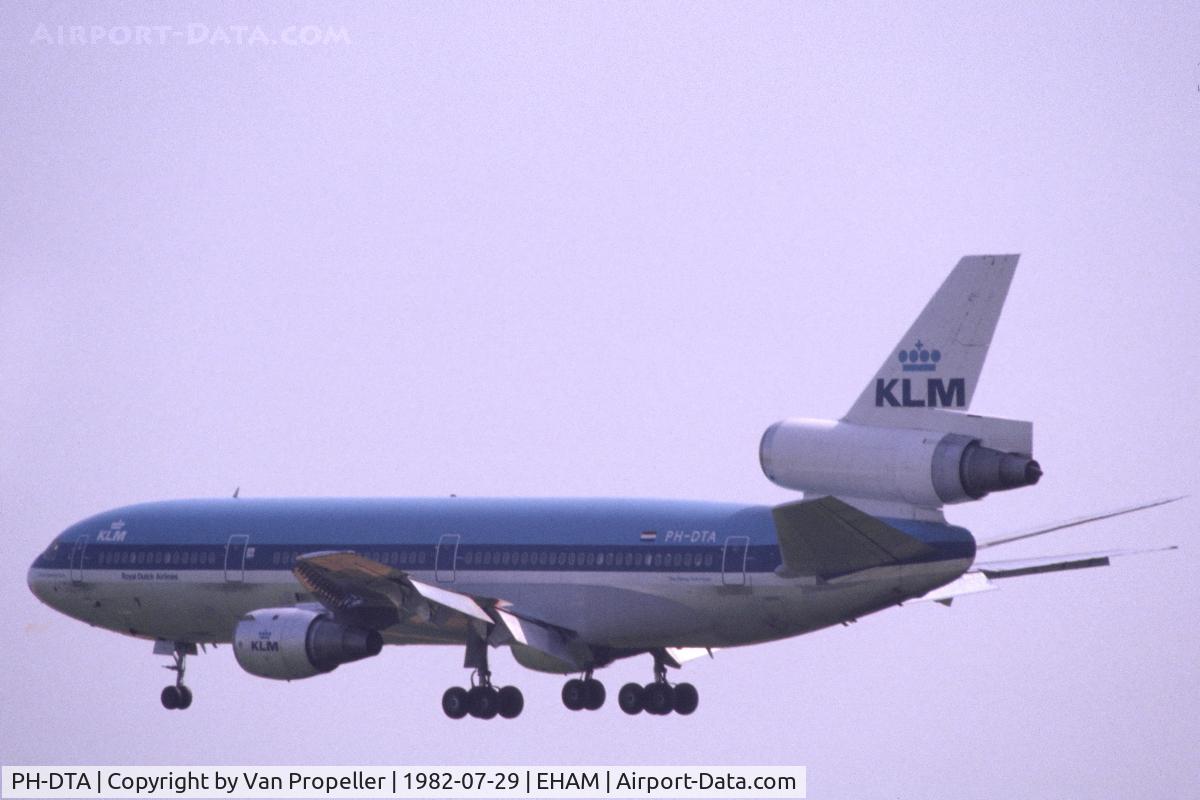 PH-DTA, 1972 Douglas DC-10-30 C/N 46550, KLM DC-10-30 landing at Schiphol airport, the Netherlands, 1982
