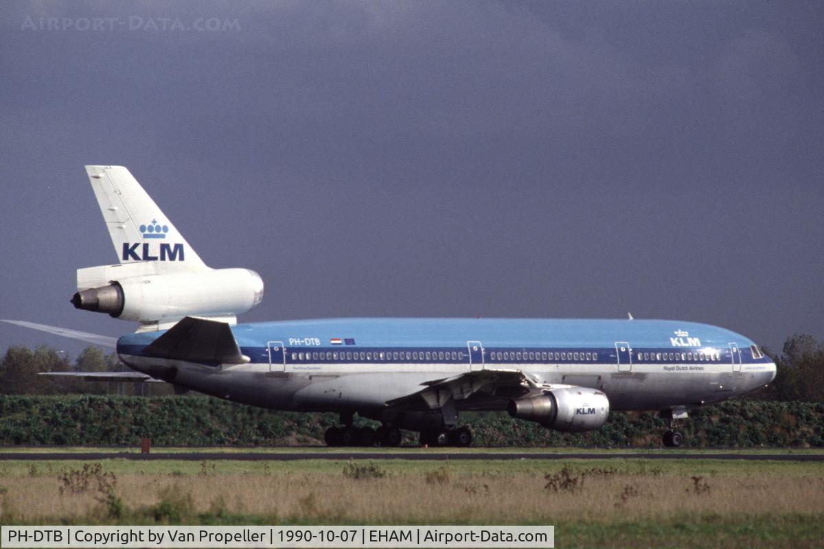 PH-DTB, 1972 Douglas DC-10-30 C/N 46551, KLM DC-10-30 taxiing at Schiphol airport, the Netherlands, 1990