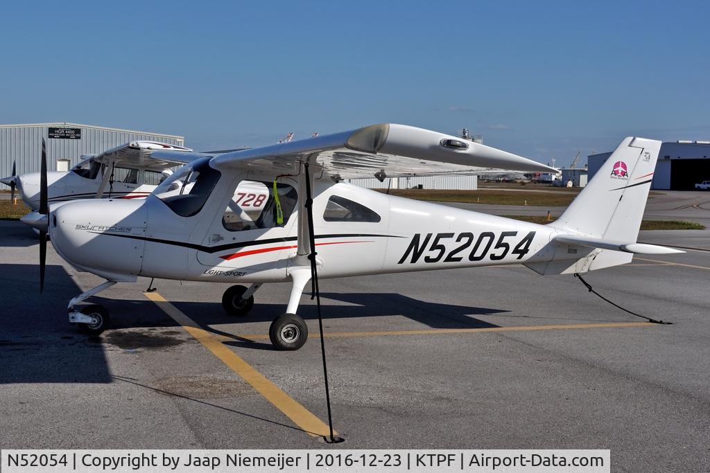 N52054, Cessna 162 Skycatcher C/N 16200022, nice!