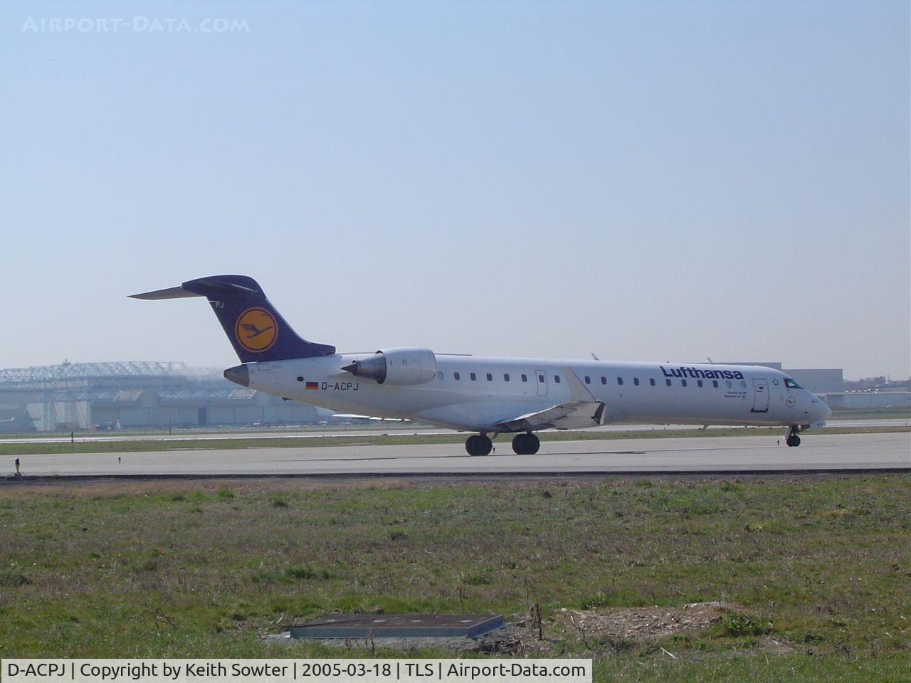 D-ACPJ, Canadair CRJ-701ER (CL-600-2C10) Regional Jet C/N 10040, Awaiting clearance to depart
