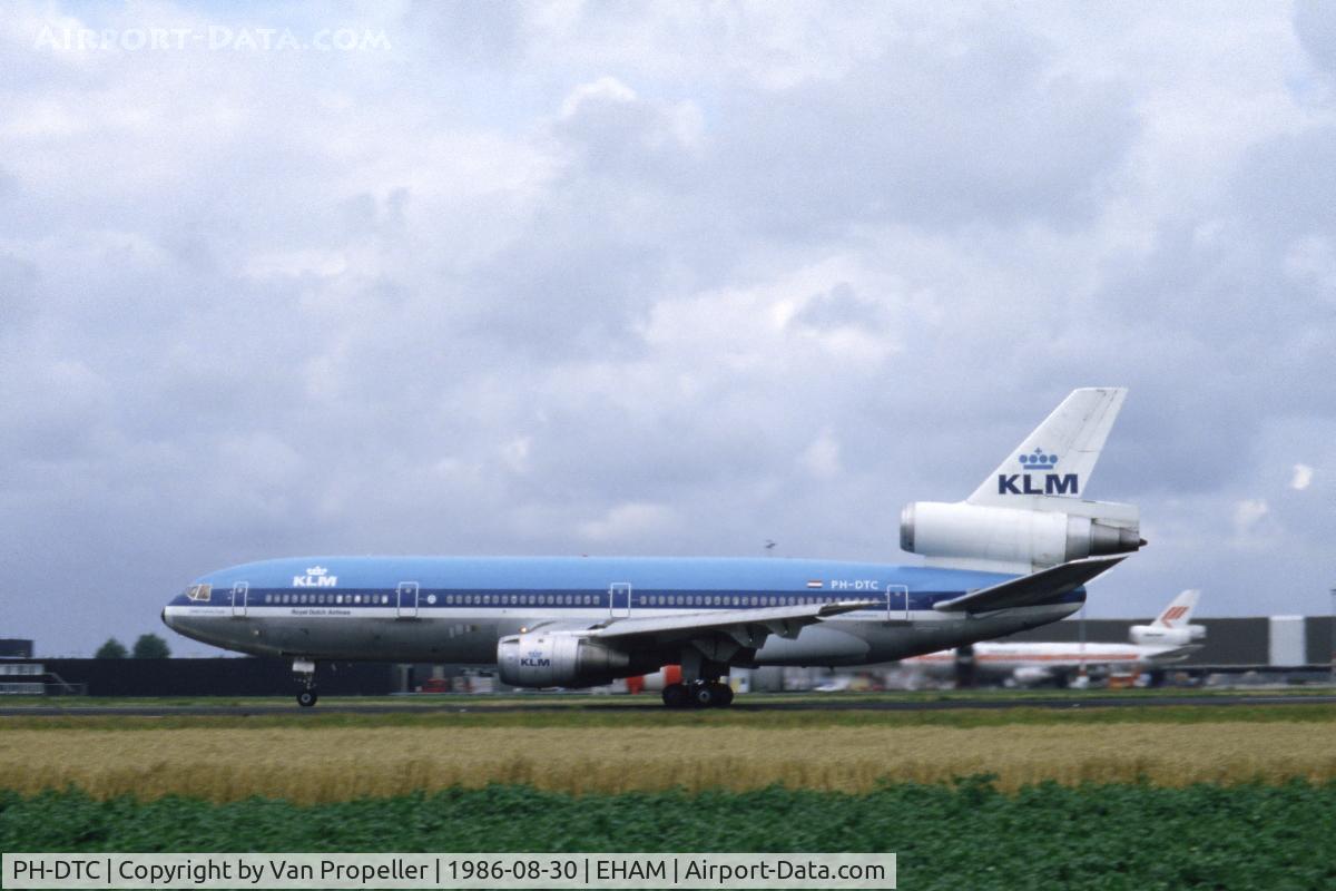 PH-DTC, 1972 Douglas DC-10-30 C/N 46552, KLM DC-10-30 taking off from Schiphol airport, the Netherlands, 1986