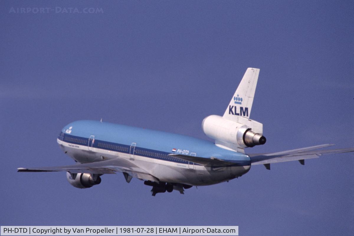 PH-DTD, 1973 Douglas DC-10-30 C/N 46553, KLM DC-10-30 taking off from Schiphol airport, the Netherlands, 1981.