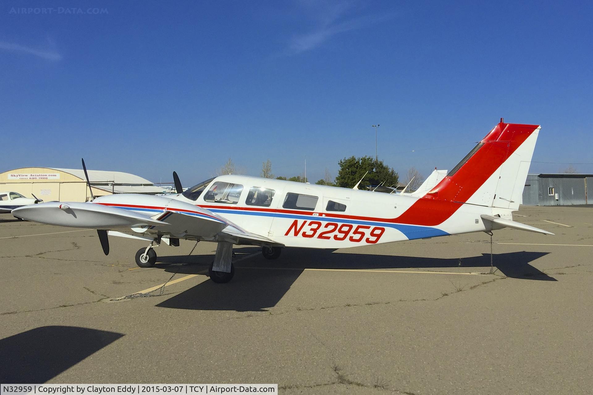 N32959, 1975 Piper PA-34-200T C/N 34-7570069, Tracy airport California 2015