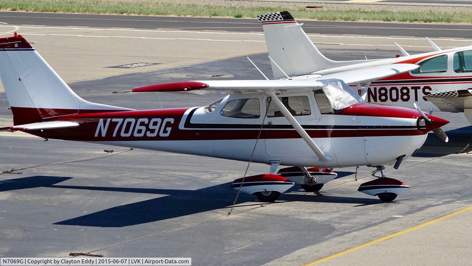 N7069G, 1969 Cessna 172K Skyhawk C/N 17258769, LVK 2015