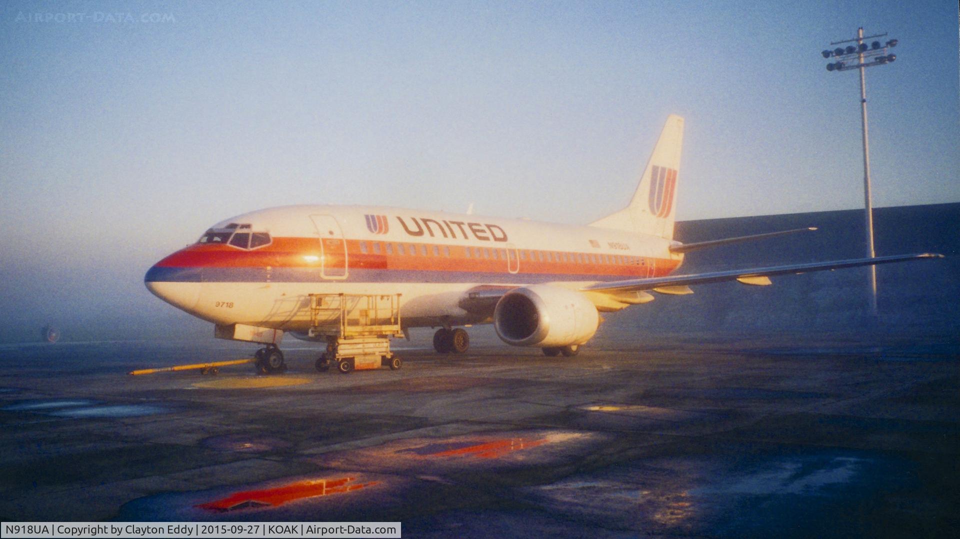 N918UA, 1991 Boeing 737-522 C/N 25385, Oakland Airport. 1990's