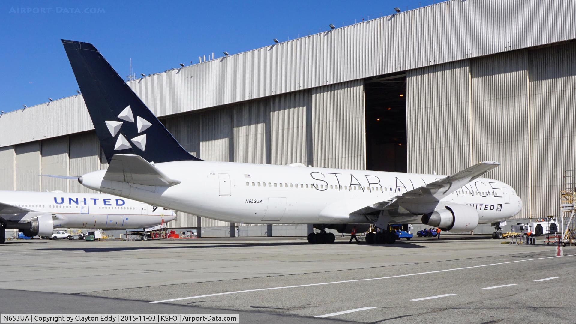 N653UA, 1992 Boeing 767-322 C/N 25391, SFO 2015