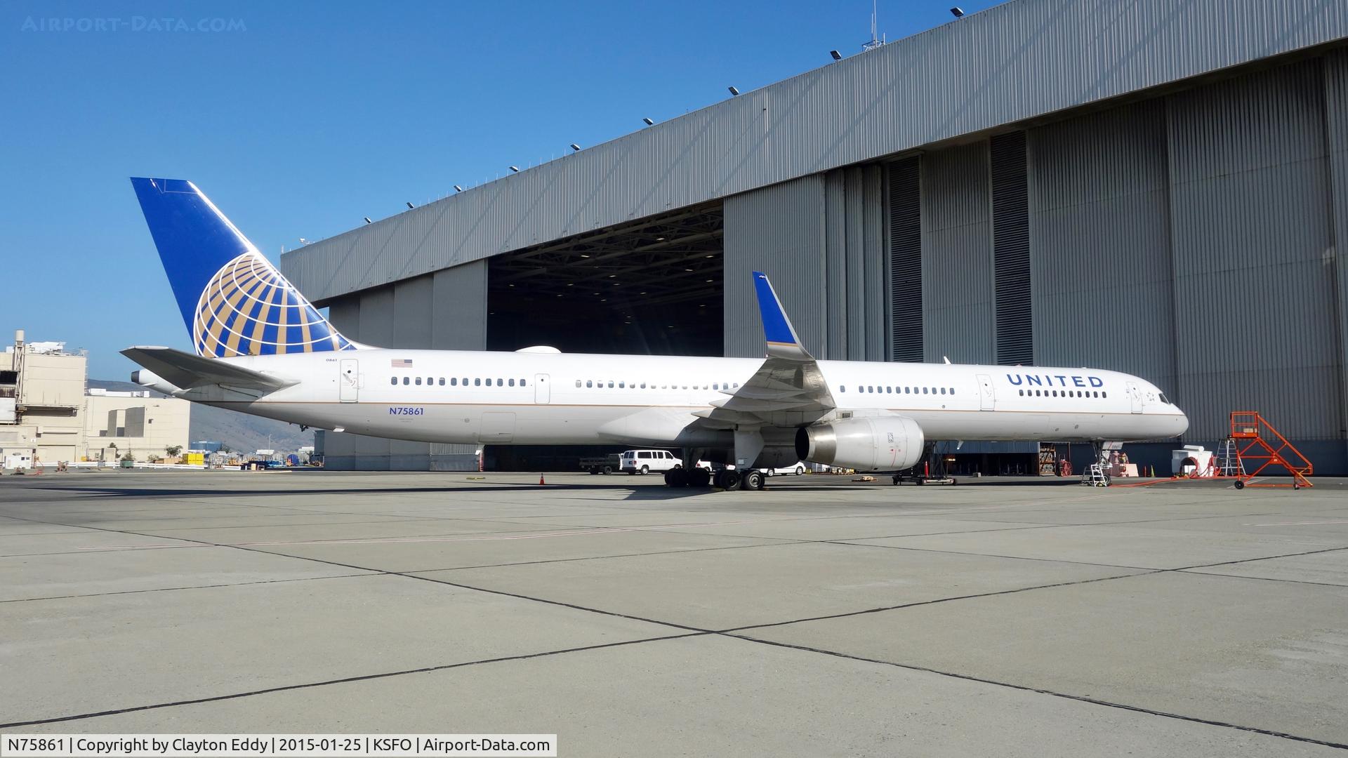 N75861, 2001 Boeing 757-33N C/N 32585, SFO 2015