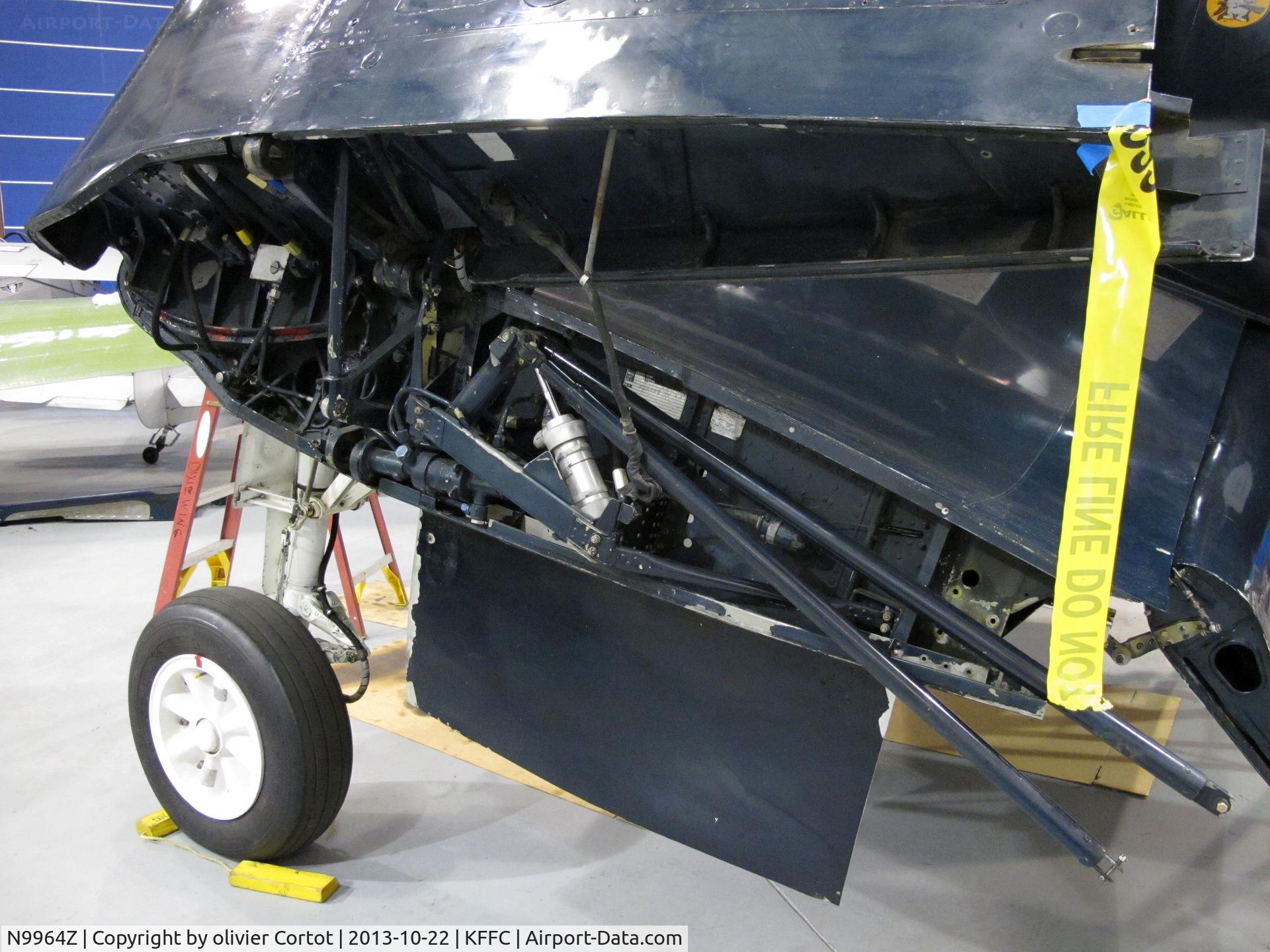 N9964Z, 1943 Goodyear FG-1D Corsair C/N 3729, the wing folding mecanism