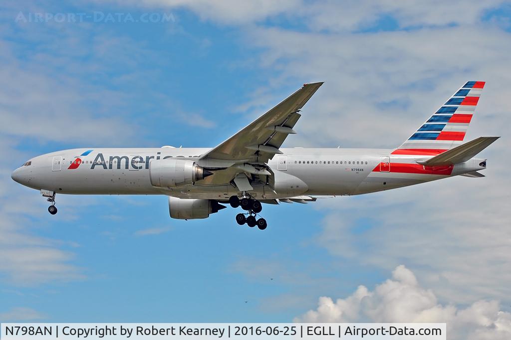 N798AN, 2001 Boeing 777-223 C/N 30797, Arriving 27L