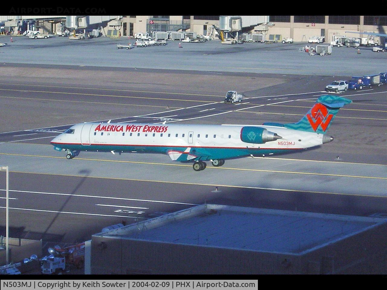 N503MJ, 2002 Bombardier CRJ-700 (CL-600-2C10) Regional Jet C/N 10058, Taxying over the Skybridge