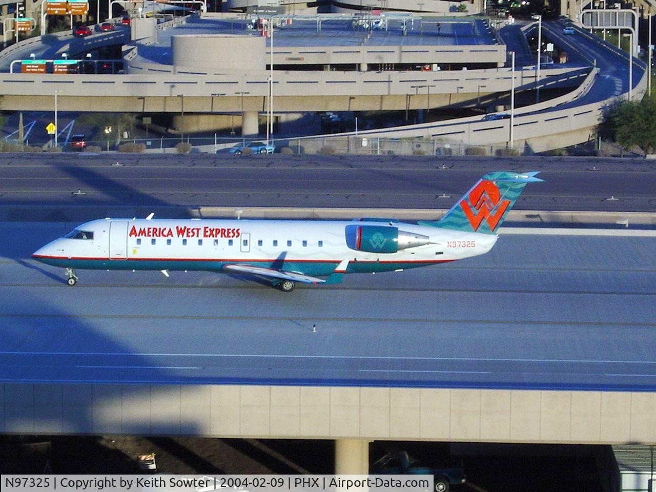 N97325, 1999 Bombardier CRJ-200LR (CL-600-2B19) C/N 7325, Taxying over the Skybridge