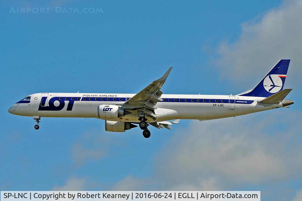 SP-LNC, 2011 Embraer 195LR (ERJ-190-200LR) C/N 19000462, Arriving 27L