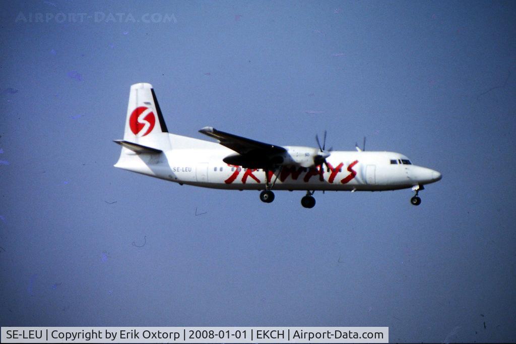 SE-LEU, 1988 Fokker 50 C/N 20115, SE-LEU landing in CPH APR99