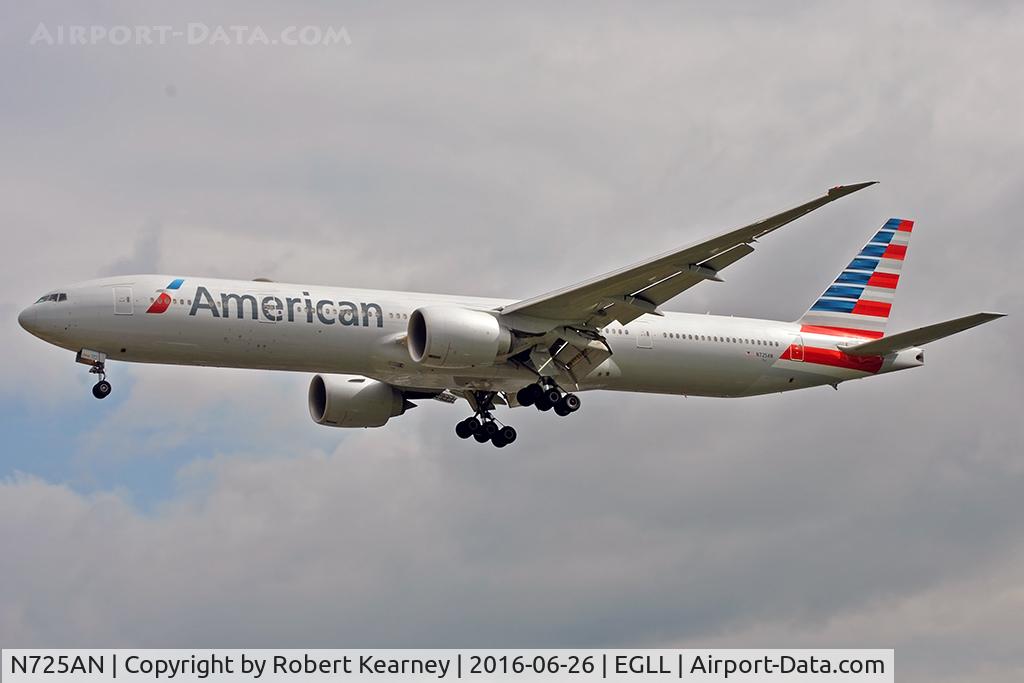 N725AN, 2013 Boeing 777-323/ER C/N 41666, Arriving 27L