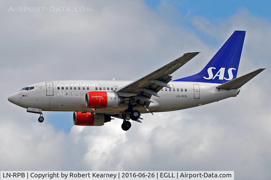 LN-RPB, 1998 Boeing 737-683 C/N 28294, Arriving 27L
