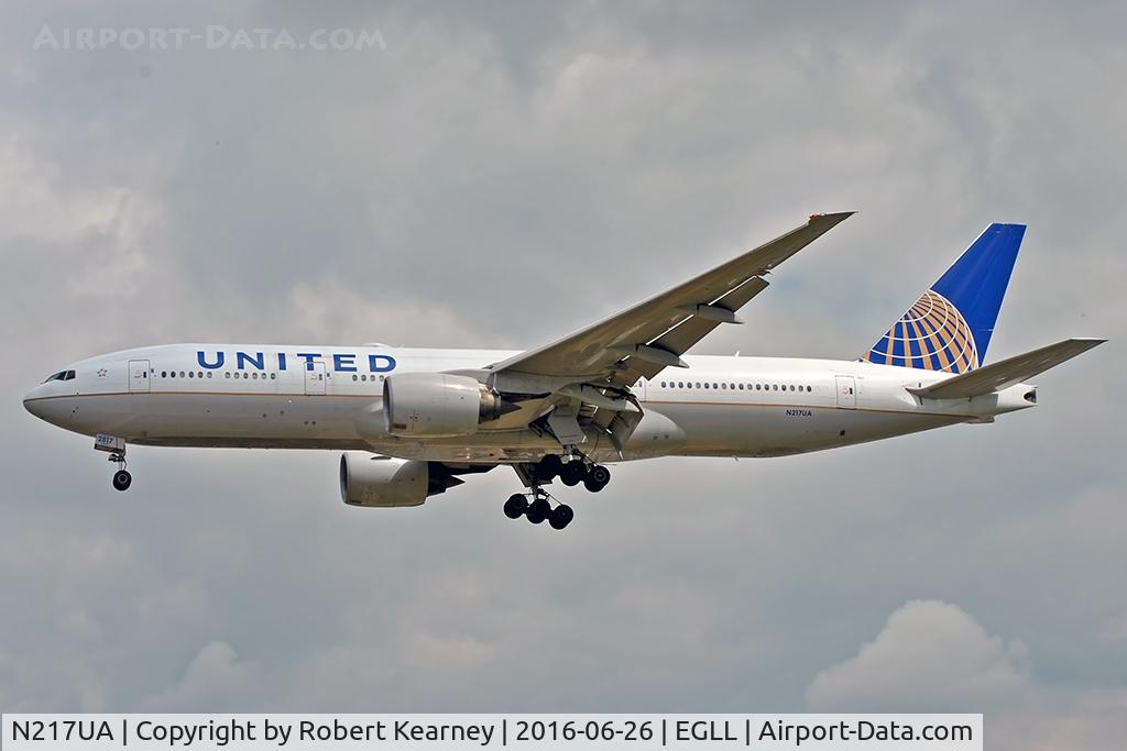 N217UA, 2000 Boeing 777-222 C/N 30550, Arriving 27L