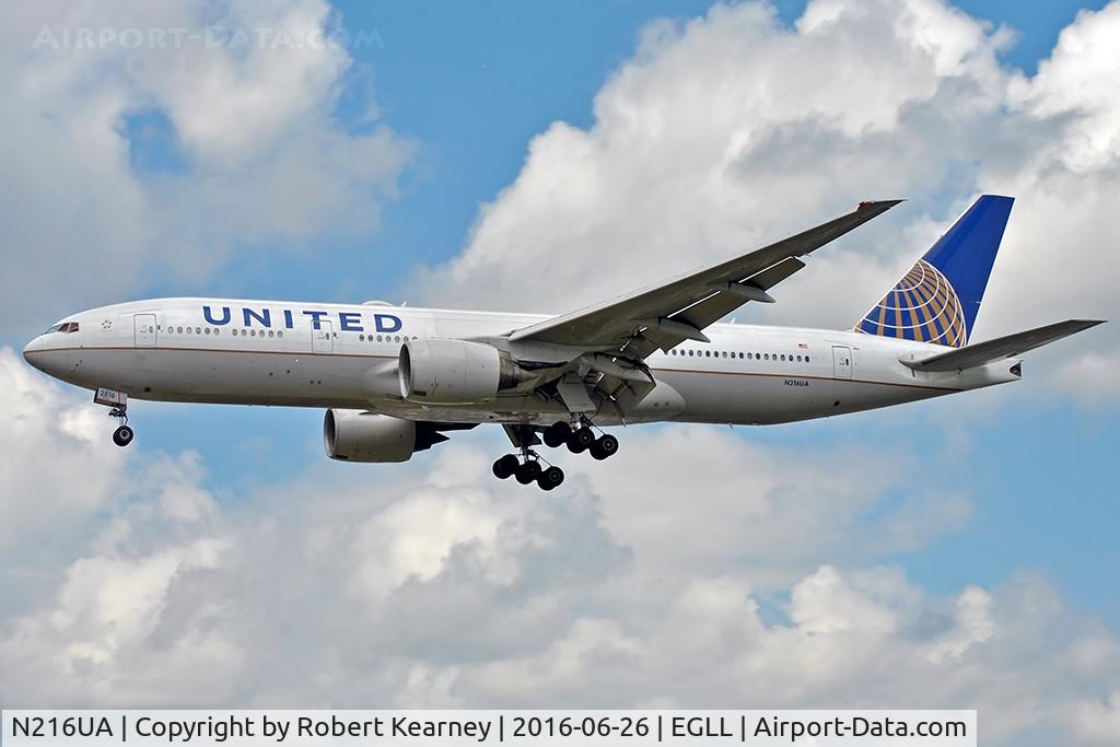 N216UA, 2000 Boeing 777-222 C/N 30549, Arriving 27L