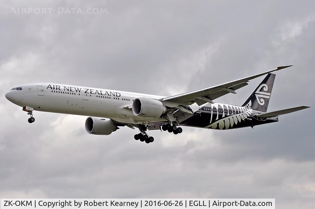 ZK-OKM, 2010 Boeing 777-306/ER C/N 38405, Arriving 27L