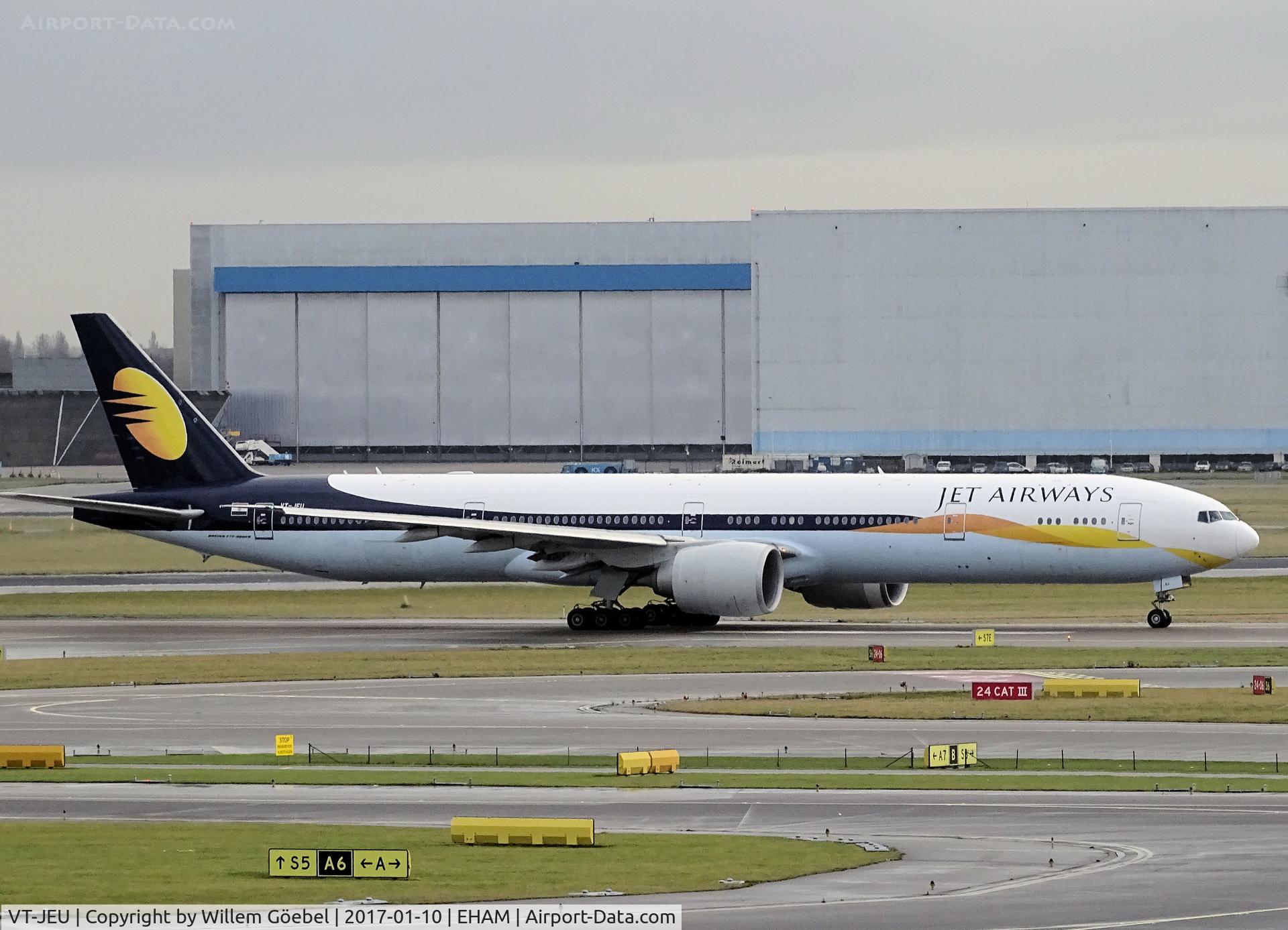 VT-JEU, 2007 Boeing 777-35R/ER C/N 35160, Taxi to runway 24 of Schiphol Airport