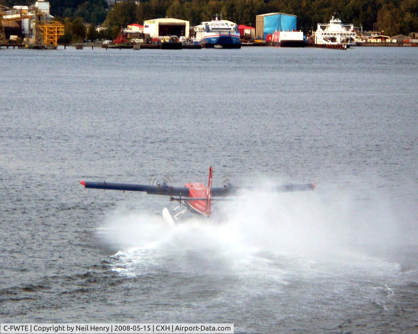 C-FWTE, 1968 De Havilland Canada DHC-6-100 Twin Otter C/N 96, taking off from Vancouver harbour (Burrard Inlet) - Sept 2008