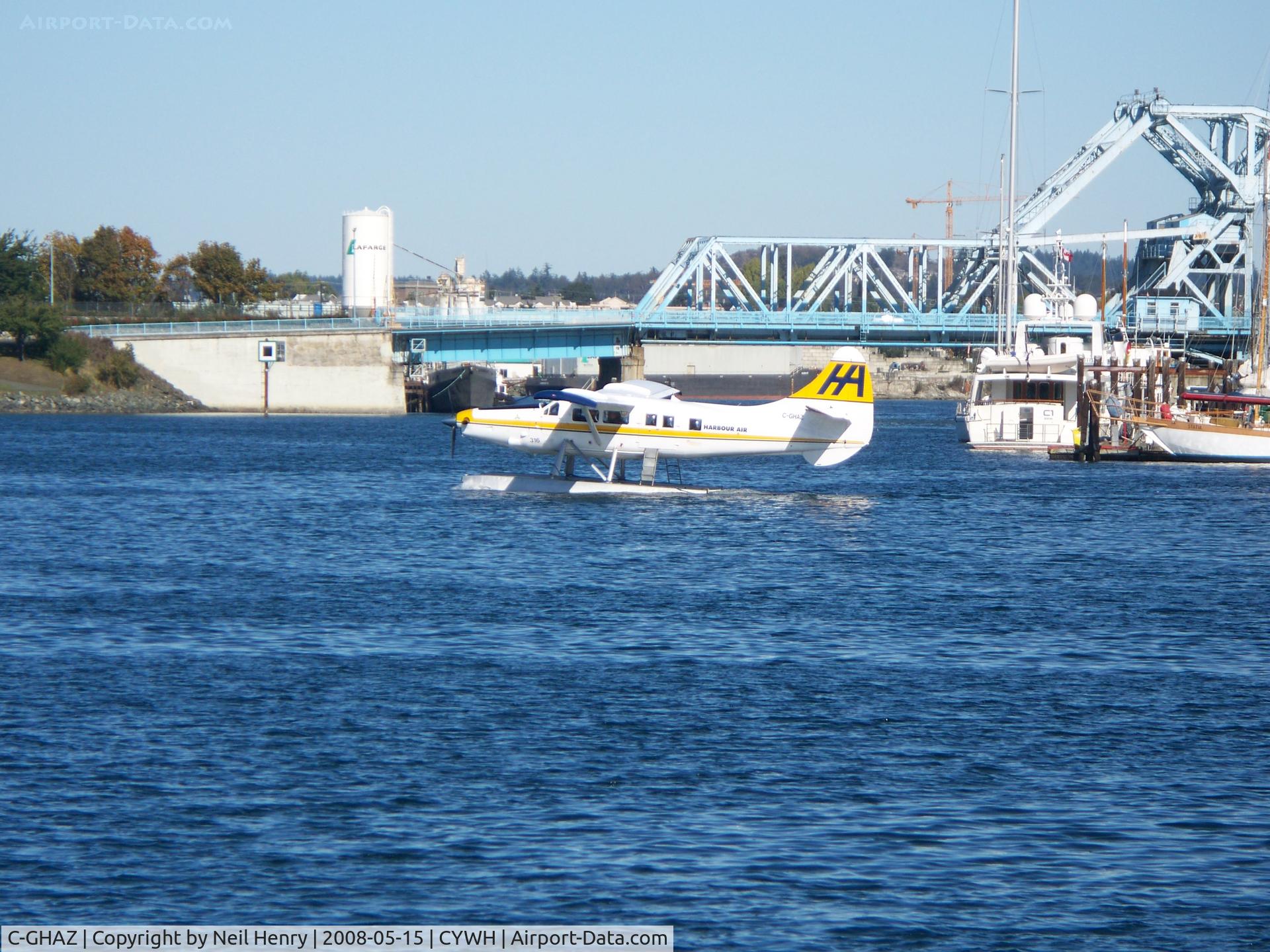 C-GHAZ, 1953 De Havilland Canada DHC-3 Otter C/N 19, approaching terminal dock in Victoria, BC. harbour - Sept 2008