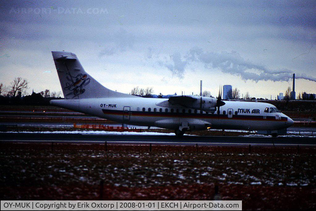OY-MUK, 1990 ATR 42-300 C/N 176, OY-MUK in CPH MAR00