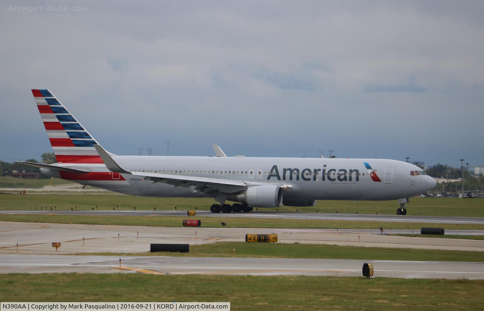 N390AA, 1995 Boeing 767-323 C/N 27450, Boeing 767-300