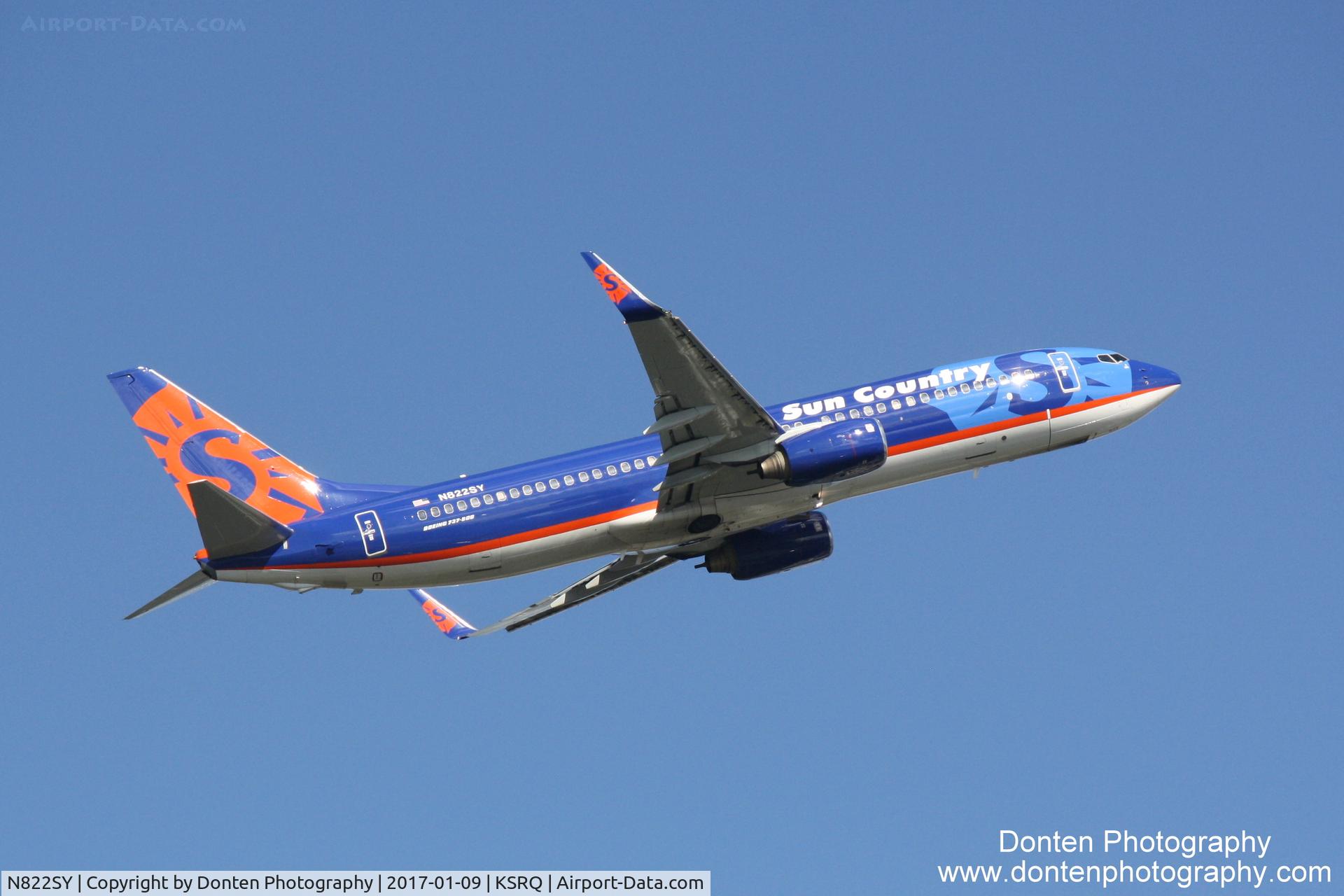N822SY, 2004 Boeing 737-8BK C/N 33017, Sun Country Flight 8175 (N822SY) departs Sarasota-Bradenton International Airport enroute to Gulfport-Biloxi International Airport