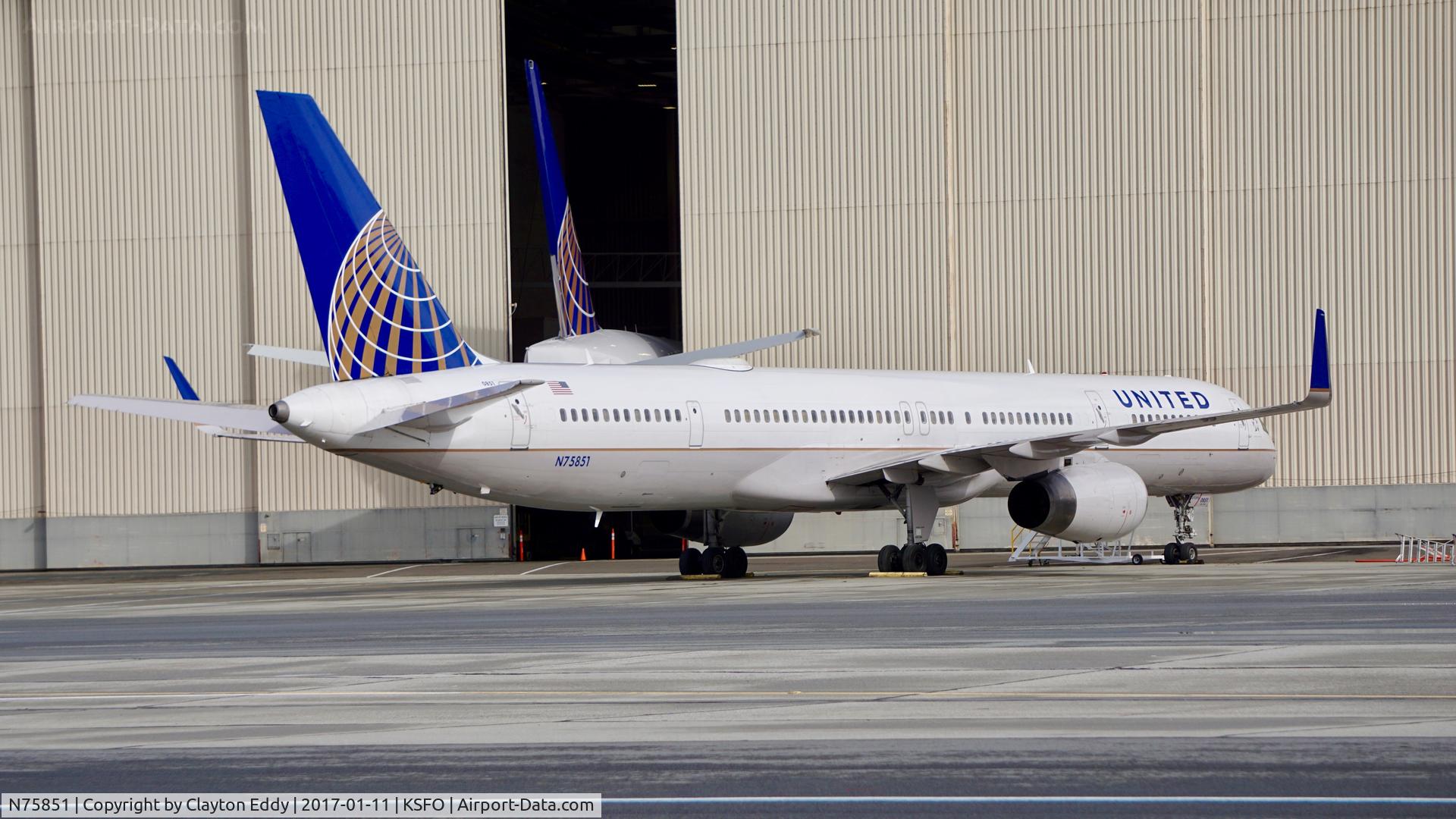 N75851, 2001 Boeing 757-324 C/N 32810, SFO 2017