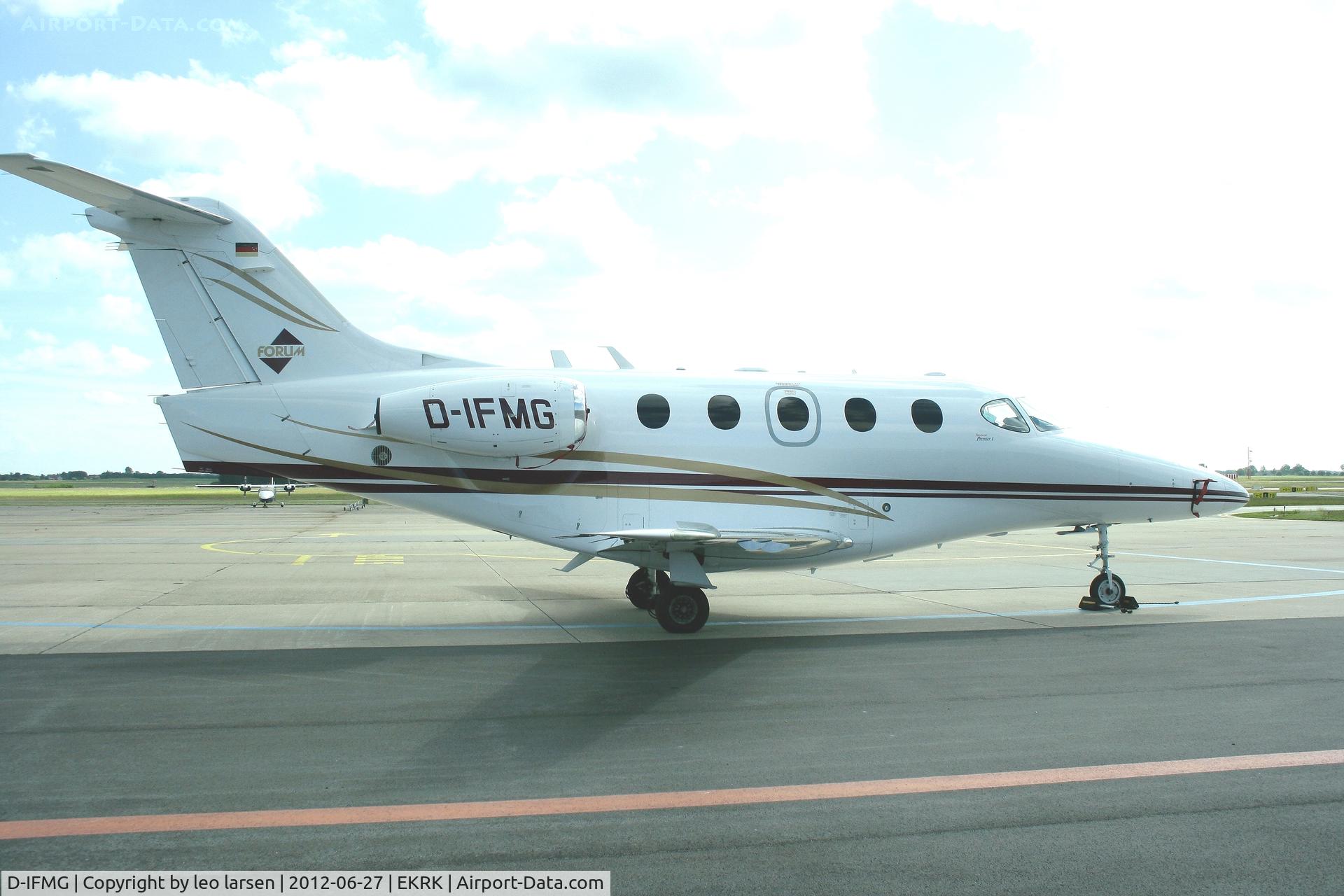 D-IFMG, 2004 Raytheon 390 Premier 1 C/N RB-109, Roskilde 27.6.2012