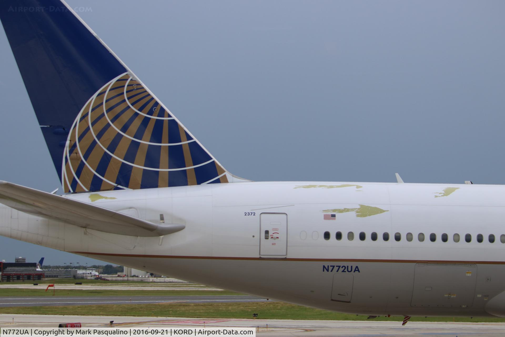 N772UA, 1995 Boeing 777-222 C/N 26930, Boeing 777-200