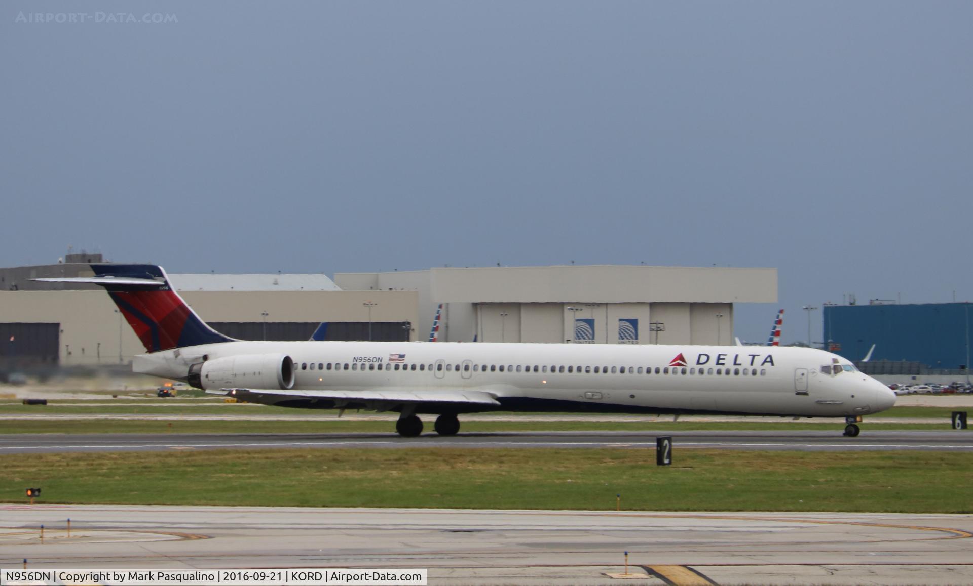 N956DN, McDonnell Douglas MD-90-30 C/N 53526, MD-90-30