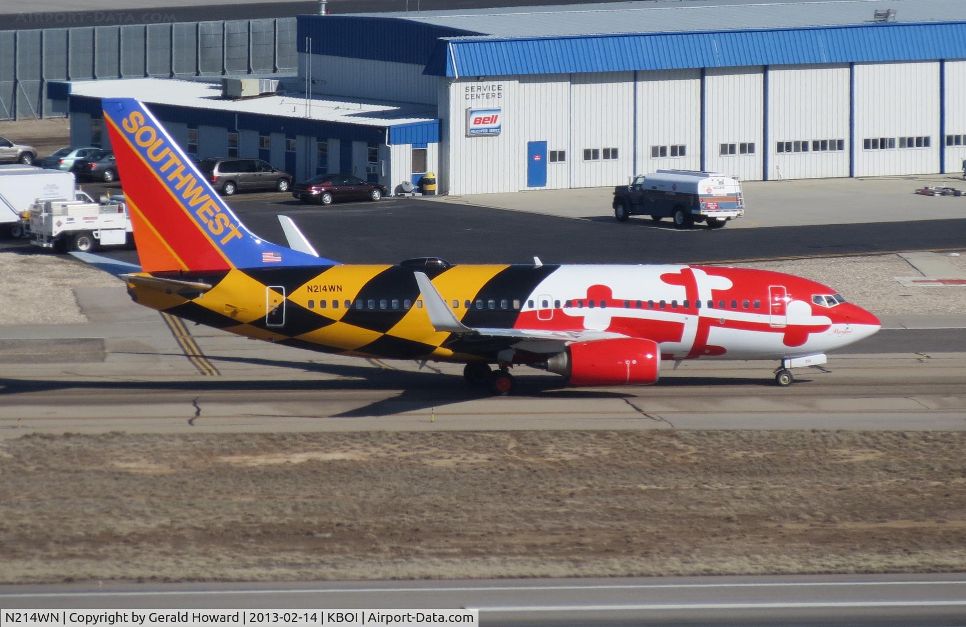 N214WN, 2005 Boeing 737-7H4 C/N 32486, Taxing on Alpha.